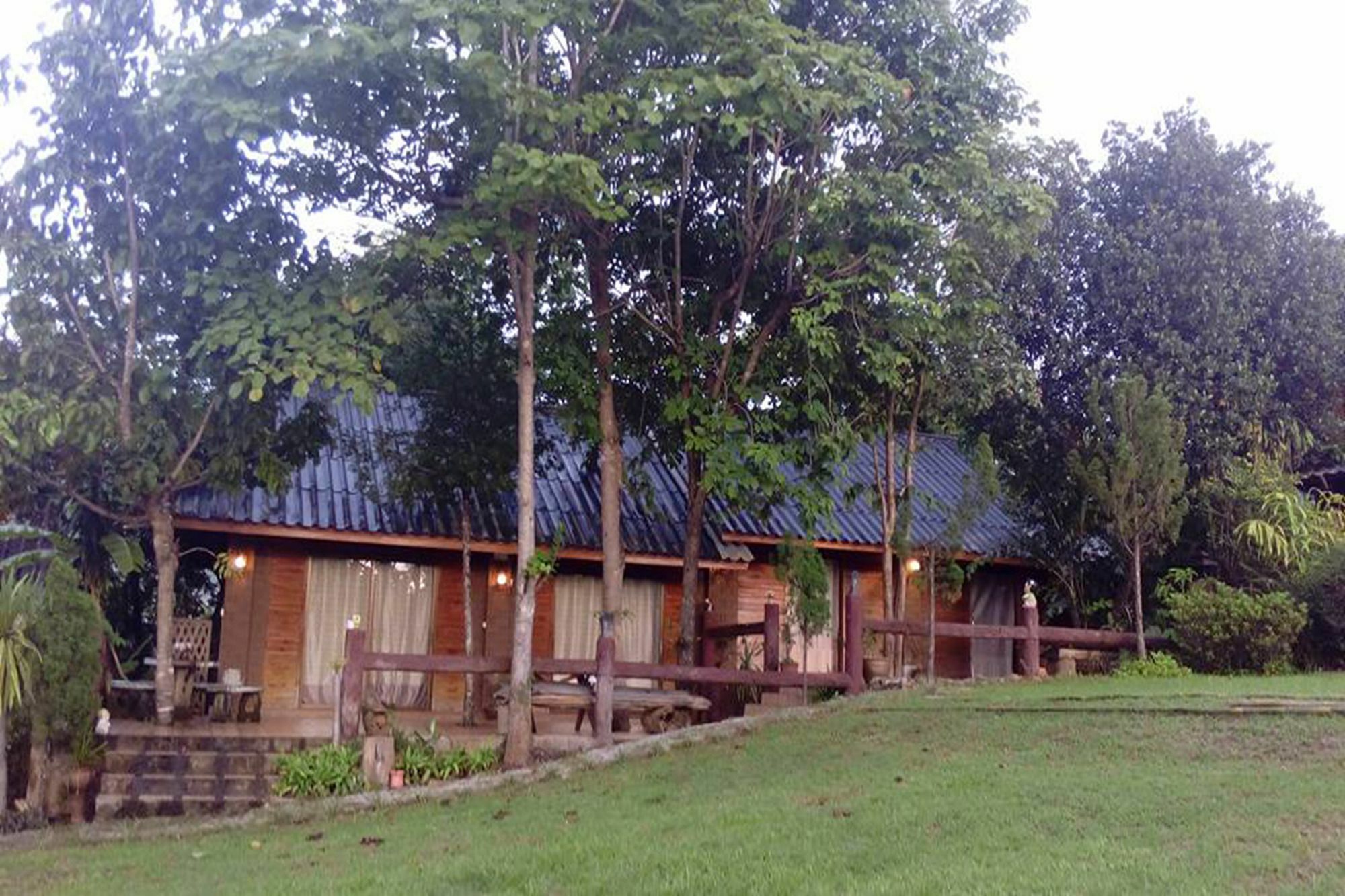 The Local Story Resort Ban Mon Talaeng Eksteriør bilde